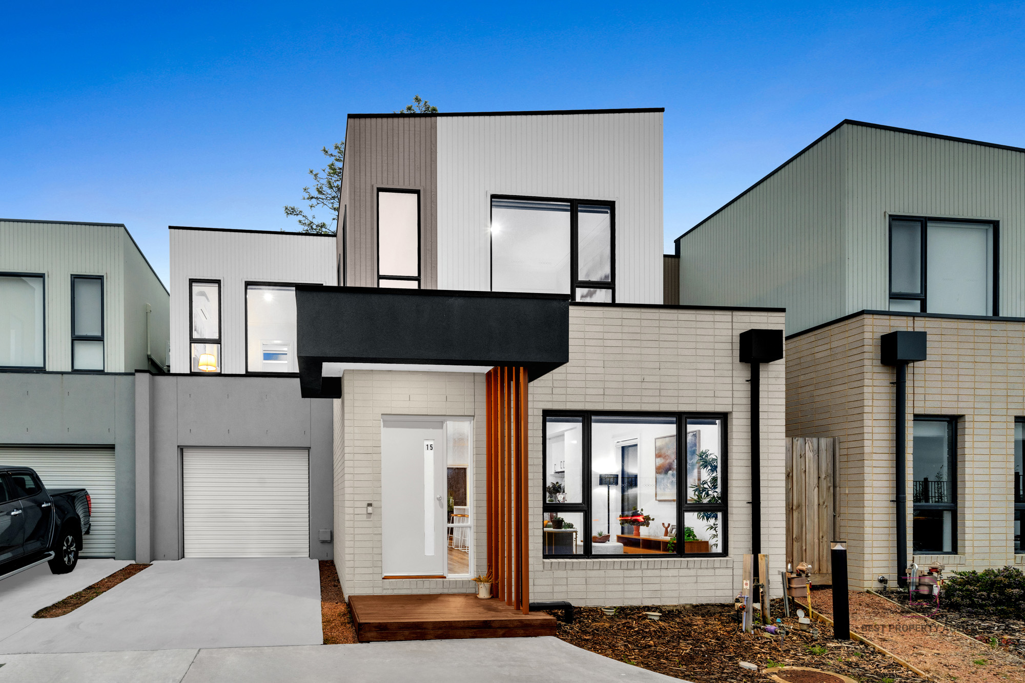 Charming & Modern Townhouse in Officer â€“ Walk to Amenities