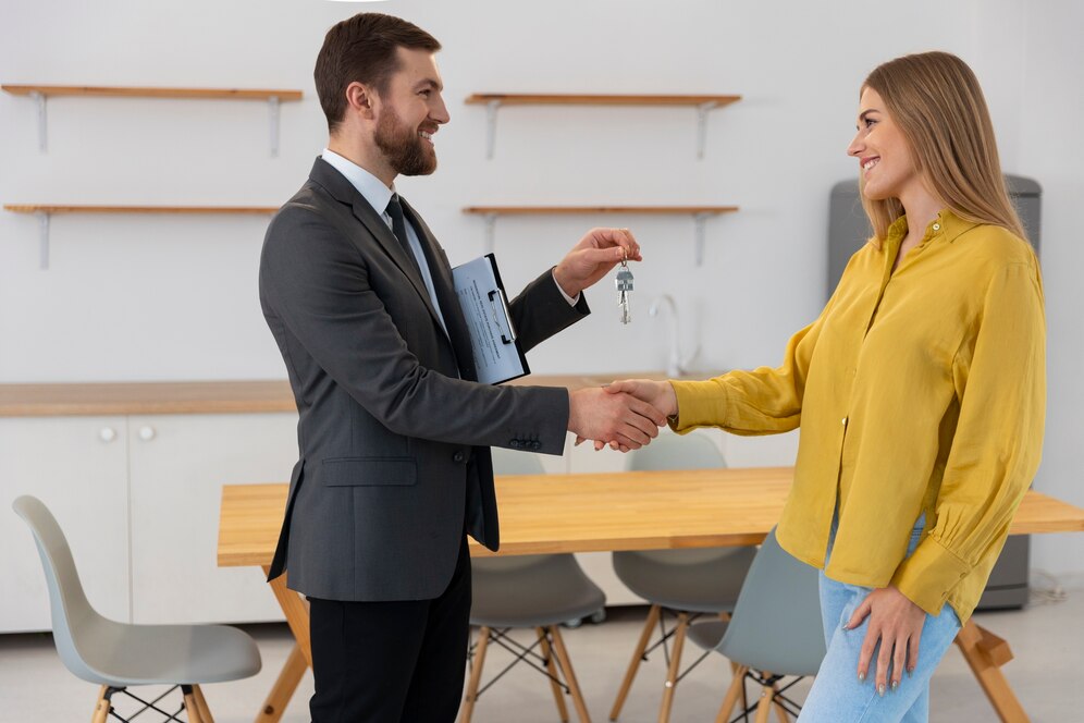 Open house etiquette for buyers